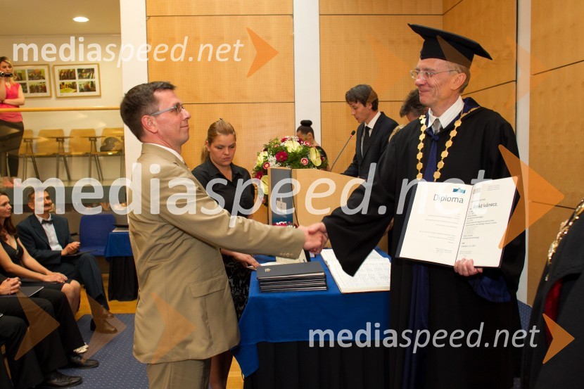 dr. Árpád Ivánecz, Medicinska fakulteta, Univerza v Mariboru; prof. dr.  Danijel Rebolj, rektor Univerze v MariboruPromocija doktorjev znanosti UM, junij 2014
