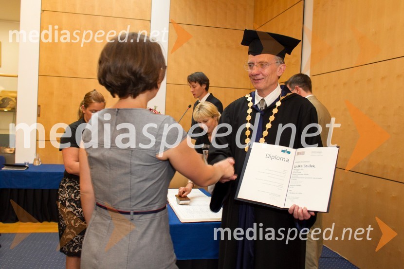 dr. Urška Sevšek, Fakulteta za kemijo in kemijsko tehnologijo, Univerza v Mariboru; prof. dr.  Danijel Rebolj, rektor Univerze v MariboruPromocija doktorjev znanosti UM, junij 2014