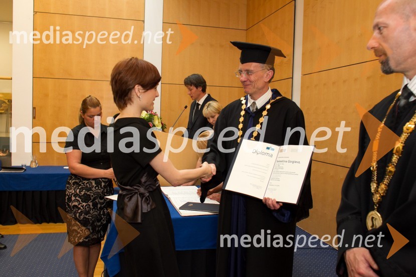 dr. Selestina Gorgieva, Fakulteta za strojništvo, Univerza v Mariboru; prof. dr.  Danijel Rebolj, rektor Univerze v MariboruPromocija doktorjev znanosti UM, junij 2014