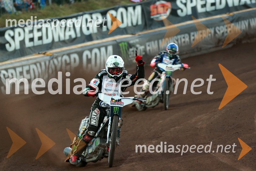  Tai  Woffinden, speedwayist (Velika Britanija);  Greg  Hancock, speedwayist (ZDA)Žagarjev boks s Pedersenom in pomembnih deset točk