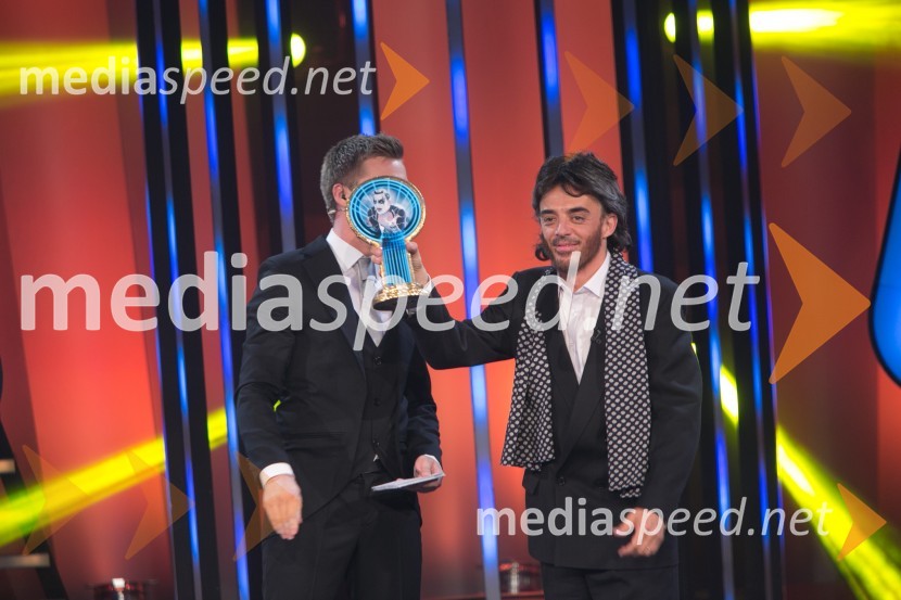  Tomaž Klepač, pevecZnan obraz ima svoj glas, zadnja oddaja