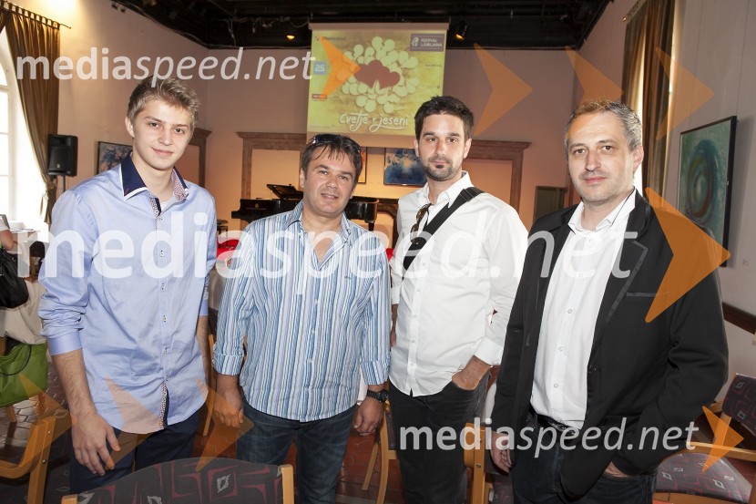  Maj Vlašič, glasbenik;  Matjaž Vlašič, glasbenik;  Tomi Porič, glasbenik;  Boštjan Grabnar, glasbaMuzikal Cvetje v jeseni, novinarska konferenca