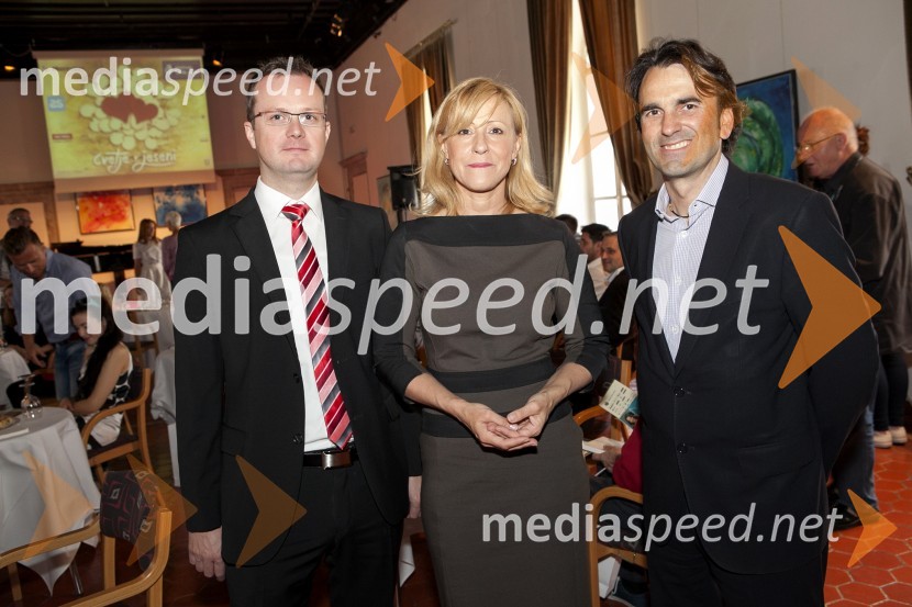  Jernej Štesl, strokovni sodelovec zavarovalnice Adriatic Slovenica;  Karmen Škoda Piško, izvršna direktorica za trženje Adriatic Slovenica;  Boštjan Jenko, direktor marketing Adriatic SlovenicaMuzikal Cvetje v jeseni, novinarska konferenca