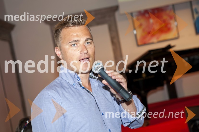  Matjaž Robavs, pevecMuzikal Cvetje v jeseni, novinarska konferenca