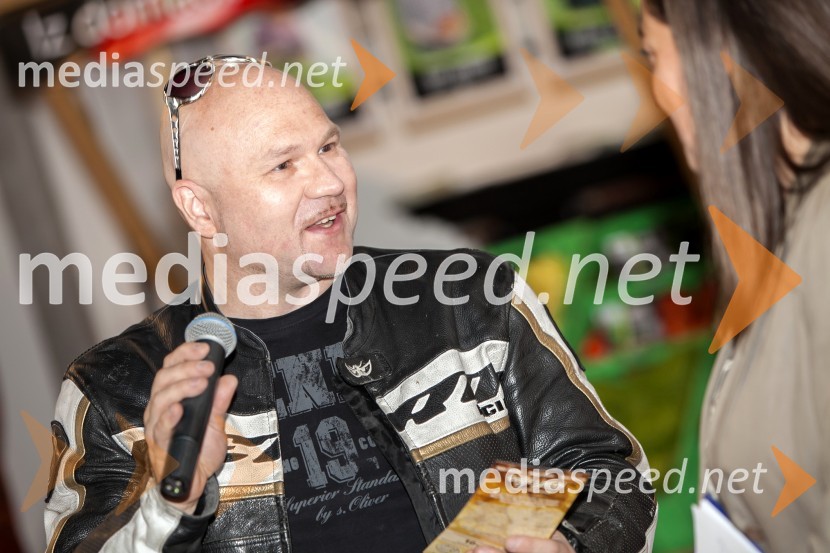  Gašper Vovk, grafični oblikovalecMuzikal Cvetje v jeseni, novinarska konferenca