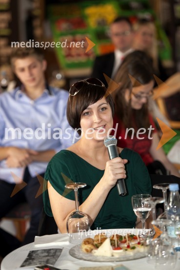  Ana Grasselli, solistka v Cvetju v jeseniMuzikal Cvetje v jeseni, novinarska konferenca