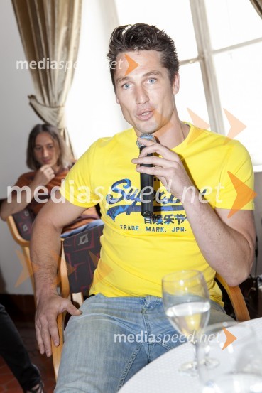  Miha Krušič, koreograf, plesalecMuzikal Cvetje v jeseni, novinarska konferenca