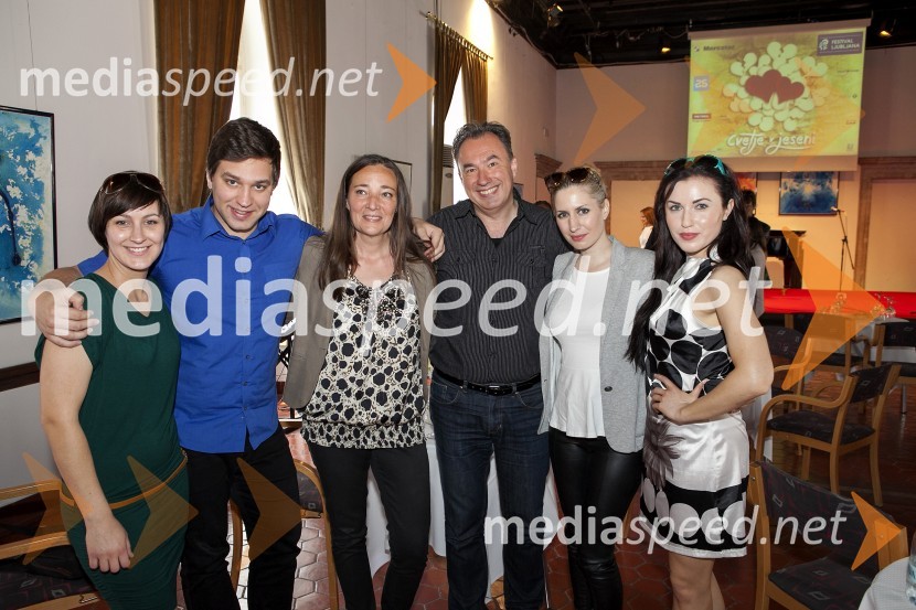  Ana Grasselli, solistka v Cvetju v jeseni;  Bojan Križaj, nekdanji smučar;  Miša Stanko, producent, Cvetje v jeseni;  ... ;  Željka Predojević, sopranistka;  Maja Martina Merljak, igralkaMuzikal Cvetje v jeseni, novinarska konferenca