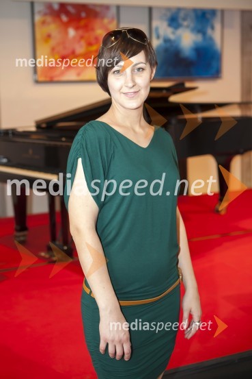  Ana Grasselli, solistka v Cvetju v jeseniMuzikal Cvetje v jeseni, novinarska konferenca