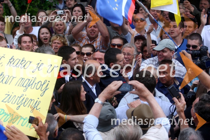  Urška Bačovnik Janša, zdravnica, soproga Janeza Janše;  Janez Janša, predsednik SDSJanez Janša, odhod v zapor na Dob