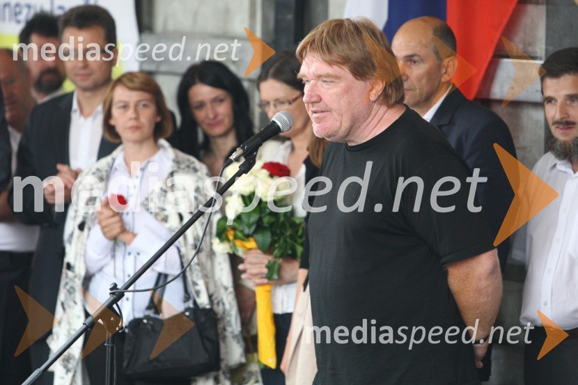  David Tasić, novinar, urednik, založnikJanez Janša, odhod v zapor na Dob