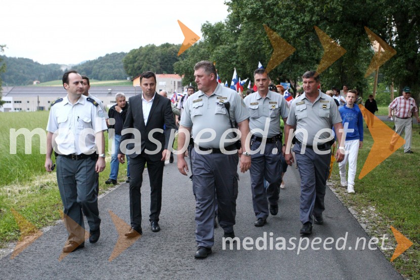 Janez Janša, odhod v zapor na Dob