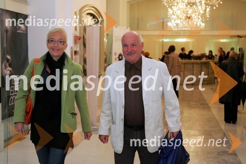 Alenka Žavbi, fotografinja in novinarka in Aleksander Lucu - Luc, novinarTesla Electric Company, predstava Pandur Theaters v SNG Maribor