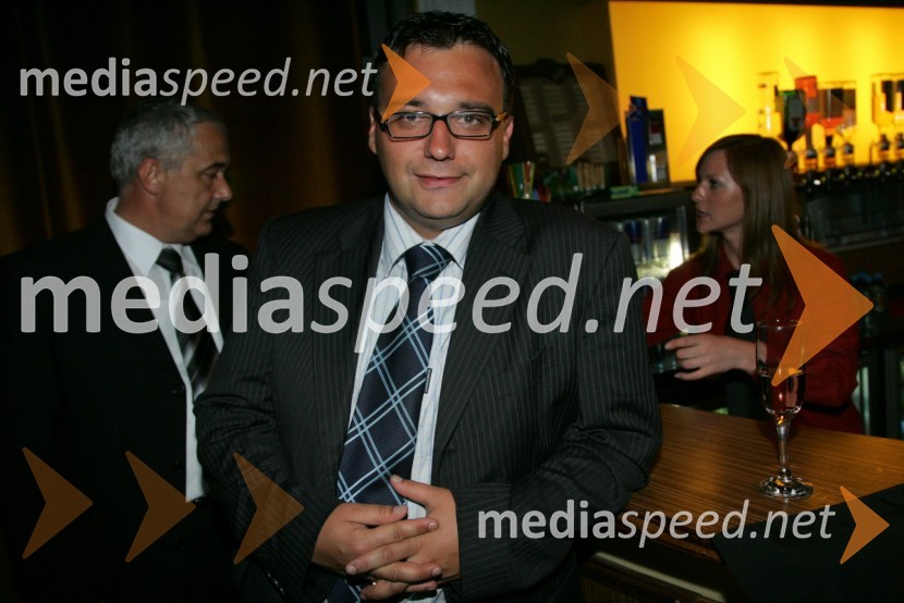 Boštjan Zagorac, poslanec SNSTesla Electric Company, predstava Pandur Theaters v SNG Maribor