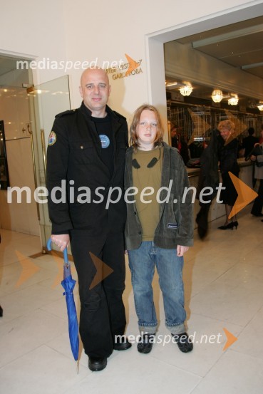 Dragan Živadinov, umetnik in sin AljošaTesla Electric Company, predstava Pandur Theaters v SNG Maribor