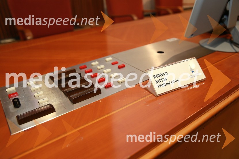 Predsednikov pultDržavni svet Republike Slovenije, prostoriDržavni svet Republike Slovenije, prostori