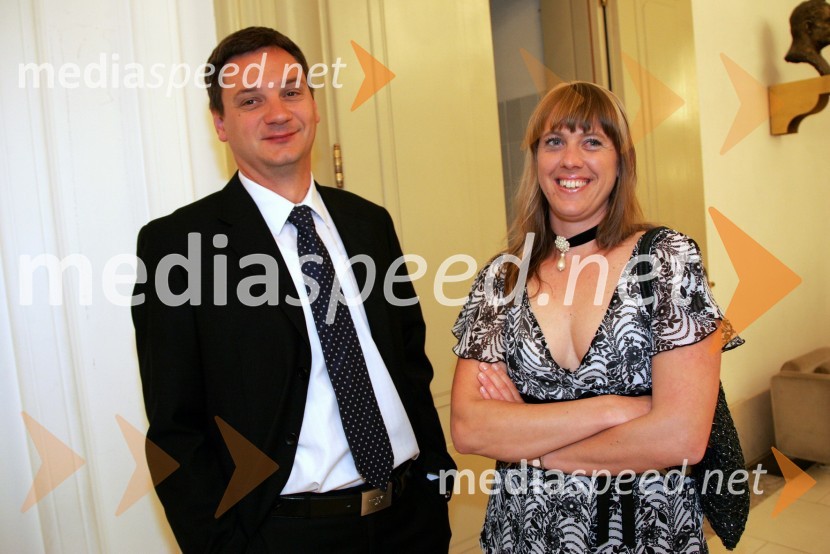 Gvido Jemenšek, direktor investicijskega bančništva Raiffeisen Banke d.d. in soproga AnkaTesla Electric Company, predstava Pandur Theaters v SNG Maribor