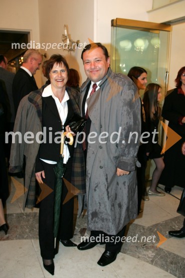 Božo Emeršič, predsednik uprave Zavarovalnice Grawe s soprogo SuzanoTesla Electric Company, predstava Pandur Theaters v SNG Maribor
