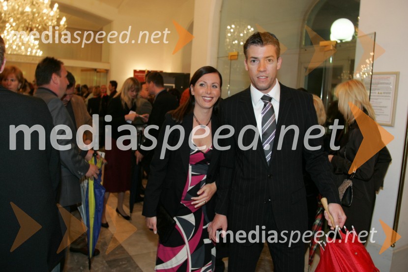 Matej Boltauzer, direktor radia Postaja Center z ženo SabinoTesla Electric Company, predstava Pandur Theaters v SNG Maribor