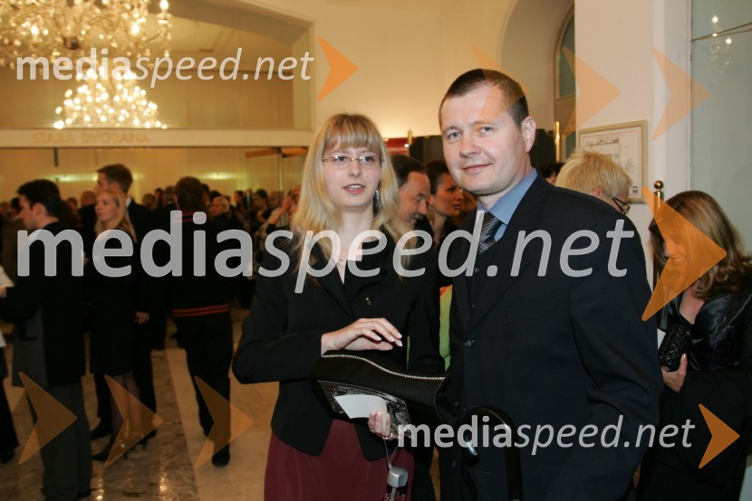 Igor Marinič, namestnik direktorja Pošte Slovenije s hčerko AnoTesla Electric Company, predstava Pandur Theaters v SNG Maribor