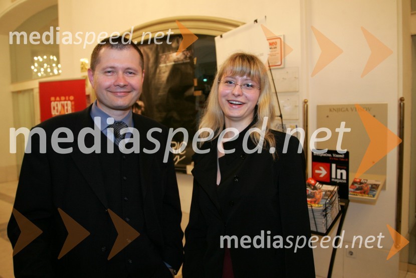 Igor Marinič, namestnik direktorja Pošte Slovenije s hčerko AnoTesla Electric Company, predstava Pandur Theaters v SNG Maribor