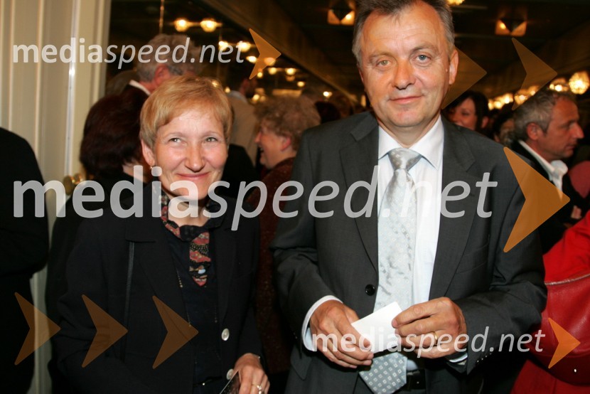 Anton Guzej, generalni direktor RTV Slovenija s soprogoTesla Electric Company, predstava Pandur Theaters v SNG Maribor