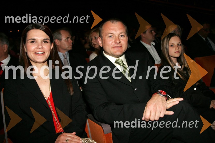 Franc Kangler, mariborski župan z ženo Tanjo in hčerko MašoTesla Electric Company, predstava Pandur Theaters v SNG Maribor