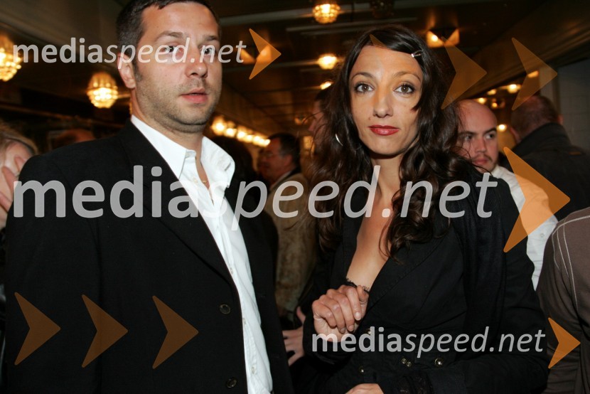 Vesna Milek, pisateljica s spremljevalcem Milanom Gregornom, glasbenim menedžerjemTesla Electric Company, predstava Pandur Theaters v SNG Maribor