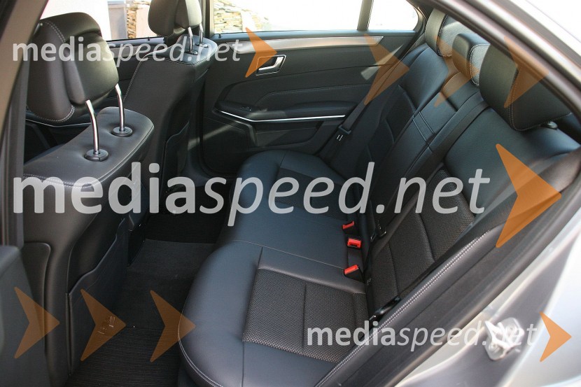Mercedes-Benz E 300 Bluetec Hybrid, zadnja klopMercedes-Benz E 300 Bluetec Hybrid, mediaspeed test