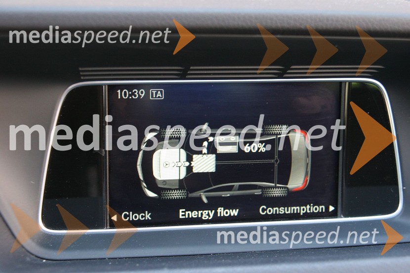 Mercedes-Benz E 300 Bluetec Hybrid, prikaz regeneracije energijeMercedes-Benz E 300 Bluetec Hybrid, mediaspeed test