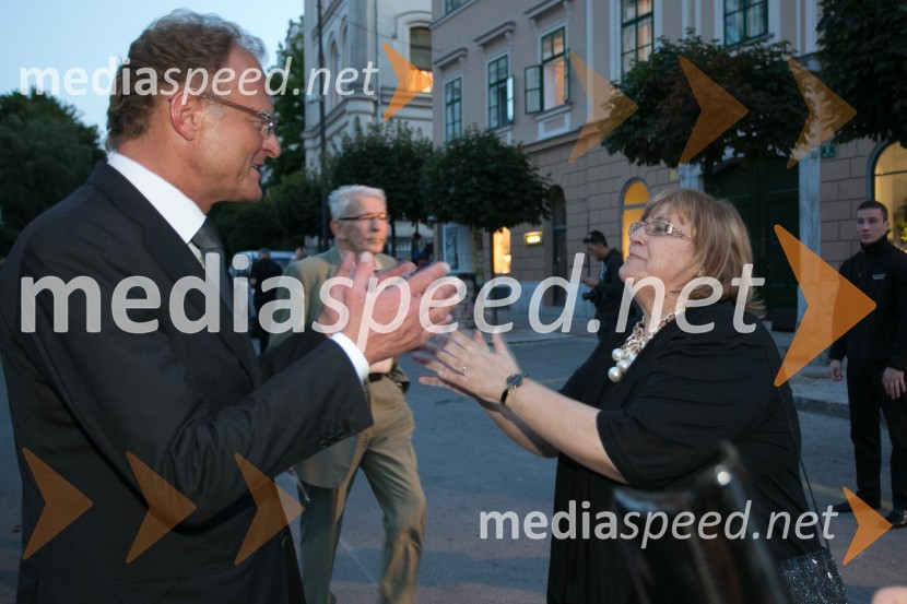 Janez  Škrabec, direktor Riko d.o.o.; red. prof. dr.  Metka  Tekavčič, dekanja Ekonomske fakultete Univerze v Ljubljani62. Ljubljana Festival, otvoritev s Carmino Burano
