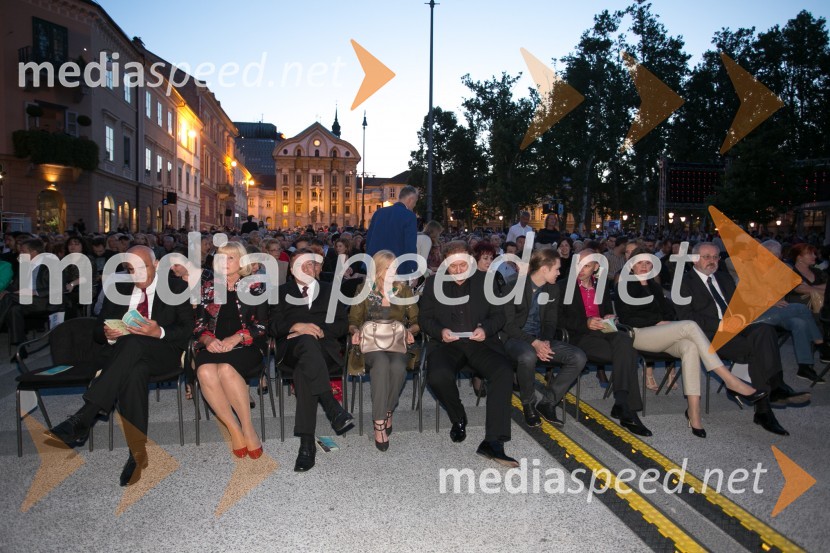  Miodrag Dakić;  Jadranka  Dakić, predsednica Sveta Festival Ljubljana;  Zoran Janković, župan MOL, predsednik PS;  Mija Janković, soproga Zorana Jankovića;  Darko  Brlek, direktor, Festival Ljubljana;  Tim Grilc;  dr. Uroš Grilc, minister za kulturo; mag. Alenka Bratušek, predsednica vlade Republike Slovenije;  Ivica  Šarić, minister za kulturo in šport kantona Sarajevo62. Ljubljana Festival, otvoritev s Carmino Burano