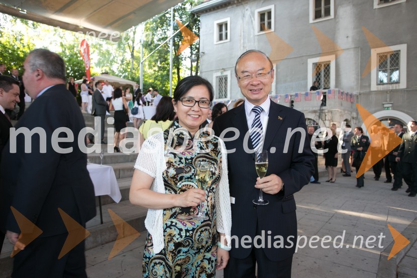  Jang Xiuwen;  Xianyi Zhang, veleposlanik Kitajske v SlovenijiSprejem ob ameriškem dnevu neodvisnosti