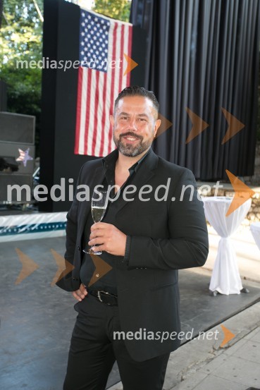  Danijel Malalan, igralecSprejem ob ameriškem dnevu neodvisnosti