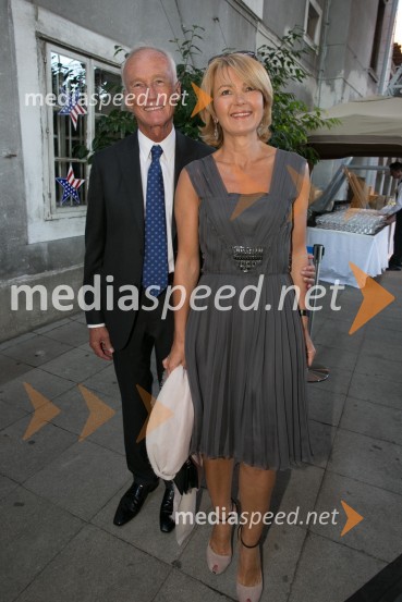  Janez  Pergar, prokurist NP Consulting;  Nevenka Črešnar Pergar, lastnica in direktorica podjetja NP ConsultingSprejem ob ameriškem dnevu neodvisnosti