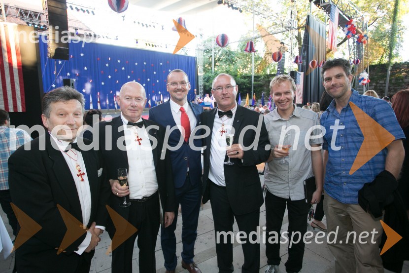  Jure Gašparič, ministrstvo za zunanje zadeve;  Andrej Žabjek, odvetnik;  Uroš Kovšca; suprior Silvester Likar, viteški red sv. Jurija iz Karantanije;  Marko Žigon, Sons;  Andrej Božič, SonsSprejem ob ameriškem dnevu neodvisnosti