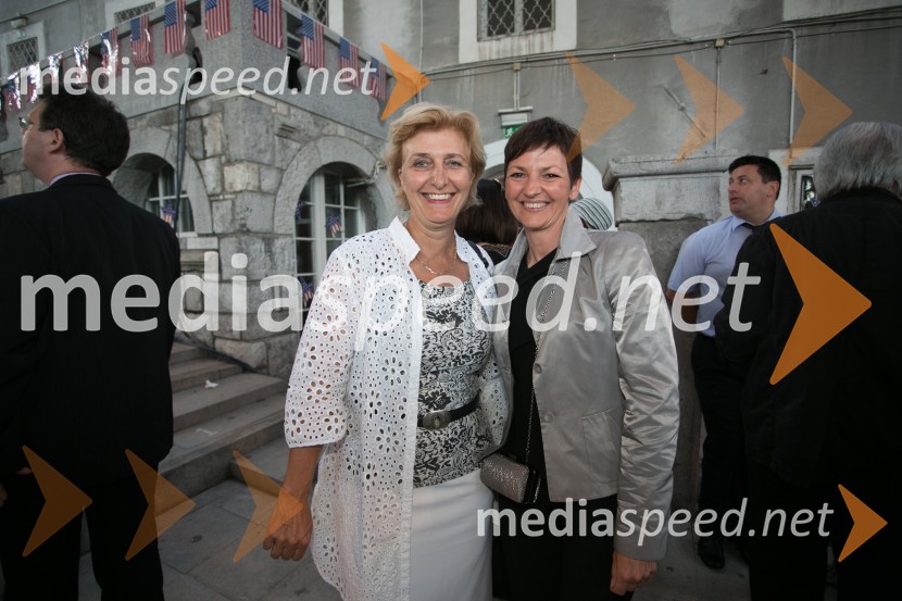 dr. Anna Prinz, veleposlanica Nemčije; prof. dr. Maja Makovec Brenčič, prodekanja za razvoj na Ekonomski fakulteti v LjubljaniSprejem ob ameriškem dnevu neodvisnosti