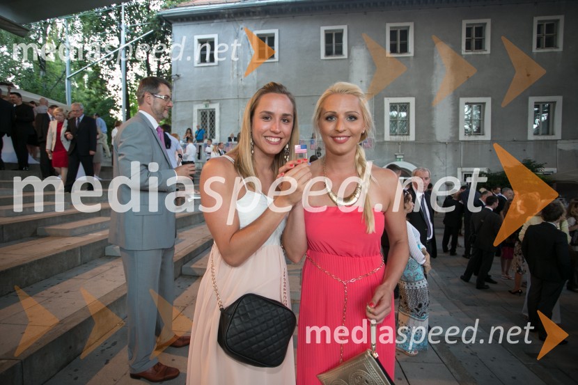  Simona Fabjan, nekdanja odbojkarica na mivki;  Erika Fabjan, nekdanja odbojkarica na mivkiSprejem ob ameriškem dnevu neodvisnosti