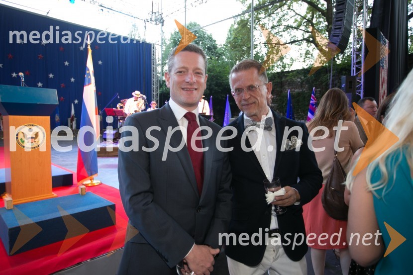  Christopher Yvon, odpravnik poslov na ambasadi Velike Britanije;  Pekka Metso, veleposlanik Finske v SlovenijiSprejem ob ameriškem dnevu neodvisnosti