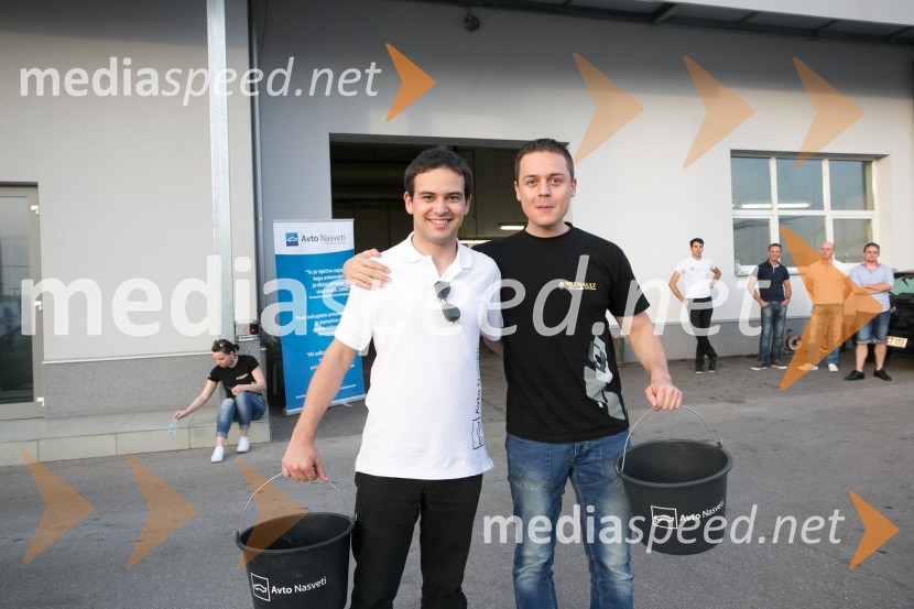  Anej Ferko, Epic Media;  Sanel Salkič, predsednik Renault klubaBikini car wash