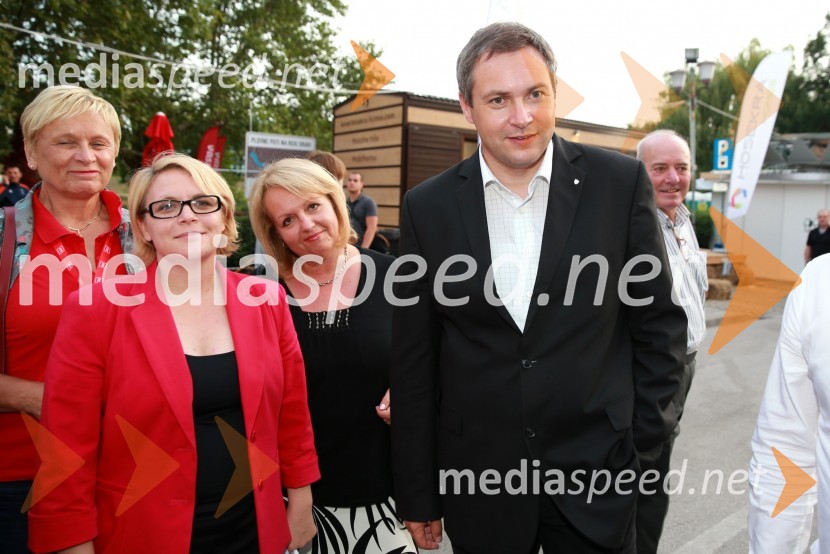 dr. Anja Kopač Mrak, ministrica za delo, družino in socialne zadeve;  Alenka Iskra, Kooperativa Dame; mag. Dejan Židan, minister za kmetijstvo in okolje22. Festival Lent: koncert Inner circle