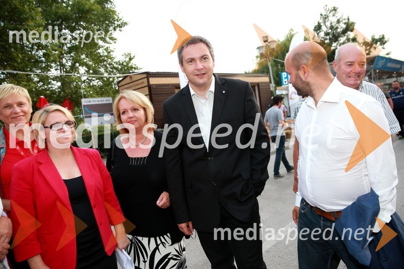 dr. Anja Kopač Mrak, ministrica za delo, družino in socialne zadeve;  Alenka Iskra, Kooperativa Dame; mag. Dejan Židan, minister za kmetijstvo in okolje;  Matevž Frangež, poslanec SD;  Jože Jagodnik22. Festival Lent: koncert Inner circle