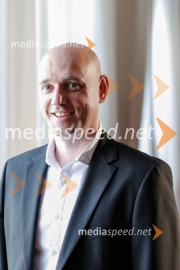  Simon ZajcStranka Mira Cerarja, kandidati na volitvah v DZ 2014