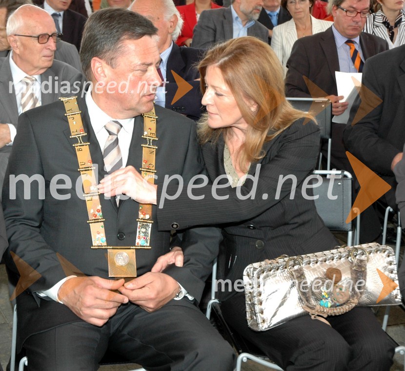 Zoran Jankovič, župan Ljubljane z ženo Mijo JankovičSvečana seja Mestne občine Ljubljana