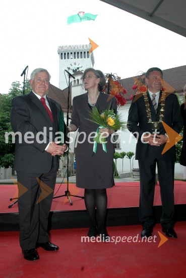 Milan Kučan, nekdanji predsednik RS, Milena Mileva Blažič, mestna svetnica in Zoran Jankovič, župan LjubljaneSvečana seja Mestne občine Ljubljana