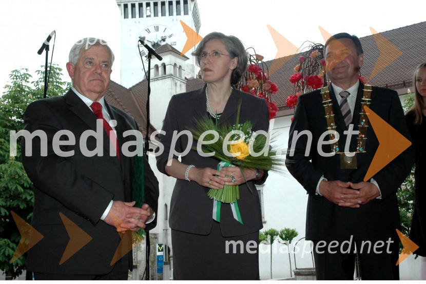 Milan Kučan, nekdanji predsednik RS, Milena Mileva Blažič, mestna svetnica in Zoran Jankovič, župan LjubljaneSvečana seja Mestne občine Ljubljana