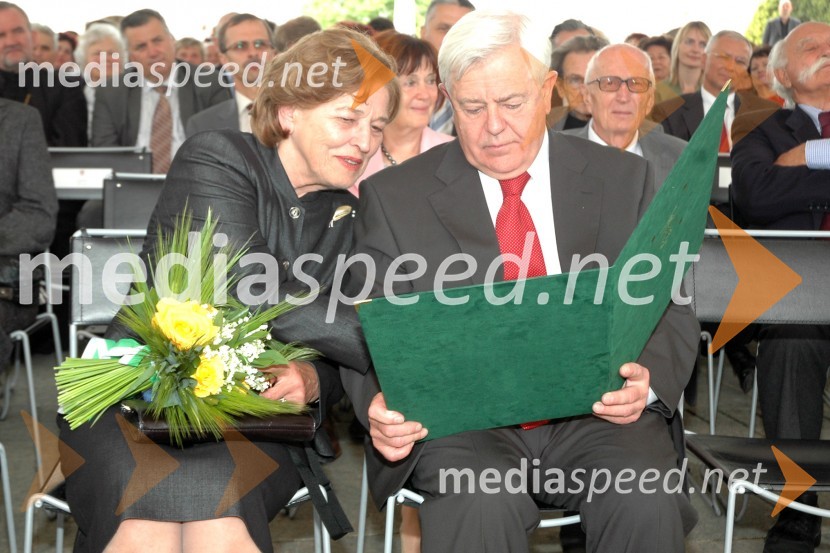 Štefka Kučan in Milan Kučan, nekdanji predsednik RSSvečana seja Mestne občine Ljubljana