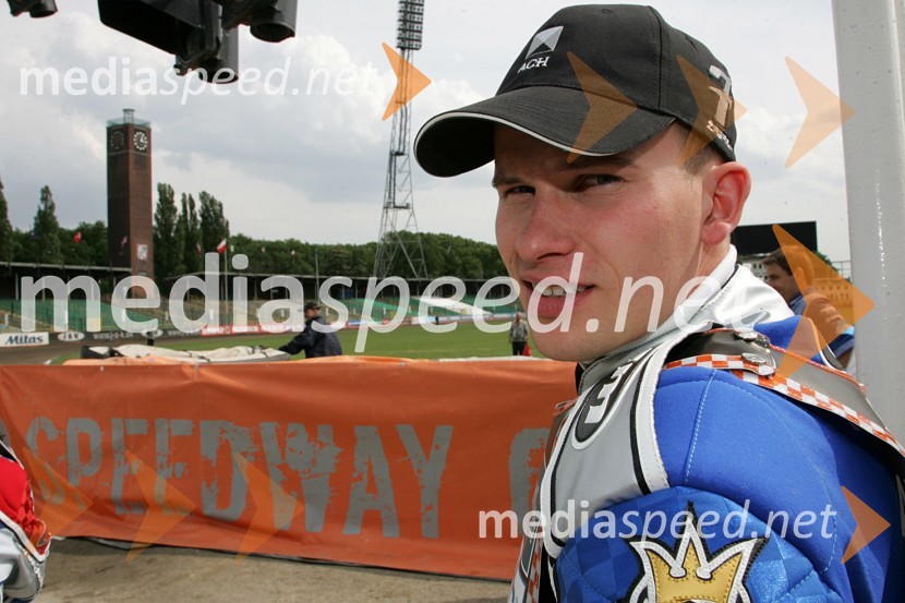 Matej Žagar (Slovenija) pred Olimpijskim stadionom v WroclawuSPEEDWAY GRAND PRIX, VN Evrope 2007, trening