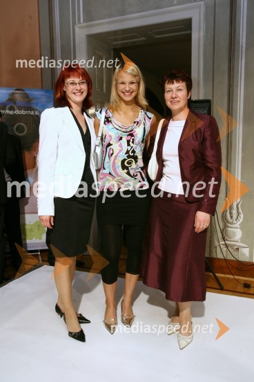 Tadeja Waldhuber, marketing Term Dobrna d.d, Natalija Waldhuber, Miss športa 2007 in njuna mamaPredstavitev 12 finalistk izbora Fotomodel Bernarde Marovt 2007