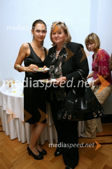 Marina Popovič, stilistka in Ksenija Pehlič, vizažistkaPredstavitev 12 finalistk izbora Fotomodel Bernarde Marovt 2007